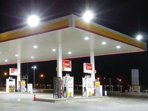 پروژکتور ۲۰۰ وات نصب شده در فضای صنعتی